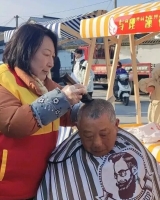 先锋公益志愿者谢学英的爱心传承